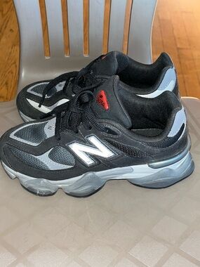 New Balance Kids Black & Gray Mesh Athletic Sneakers with Red Accents